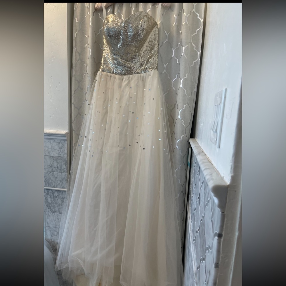 NEW SPARKLY SEQUIN SIZE 10 EVENING GOWN ADJUSTABLE BACK